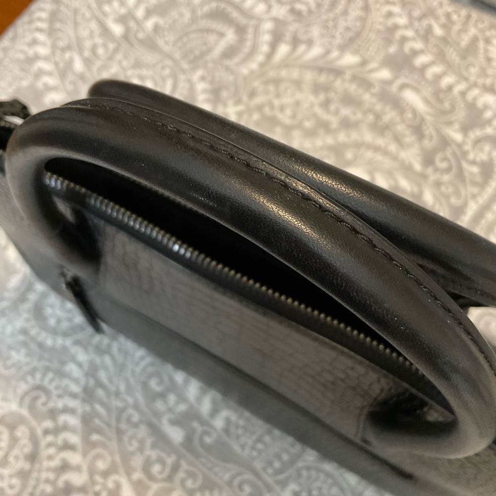 EUC Henri Bendel Tote - Picture 8 of 16